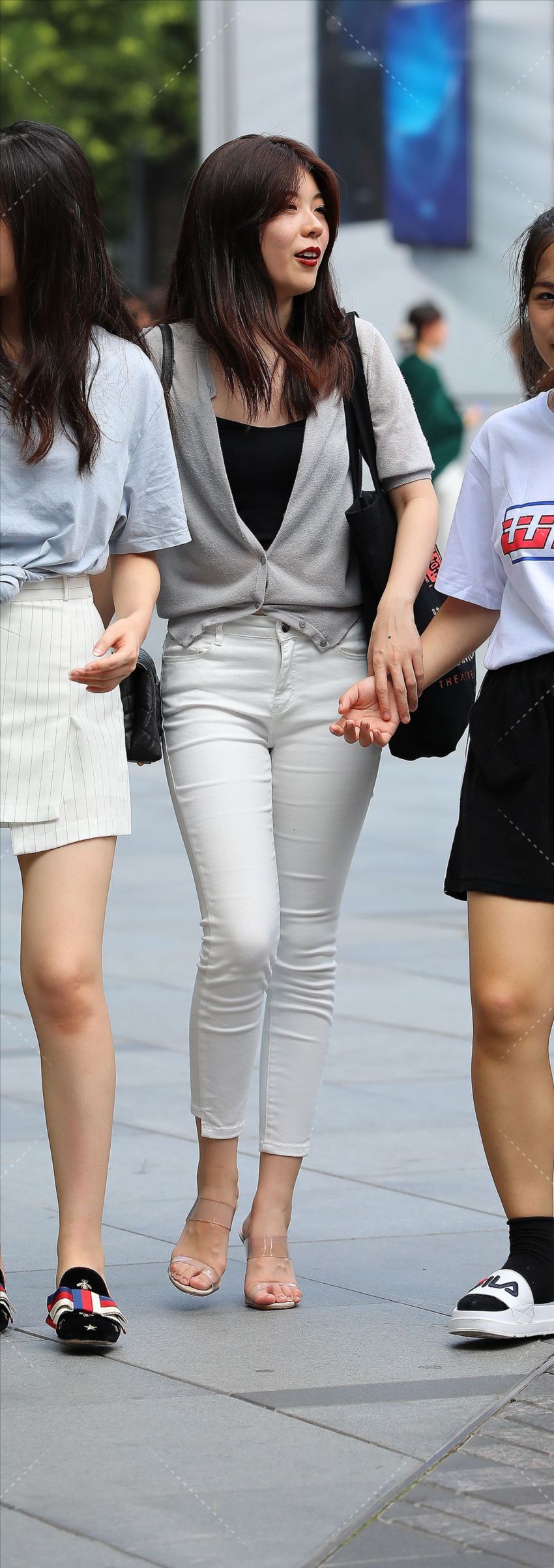 图片[5]-白裤的她最迷人-街拍流行馆