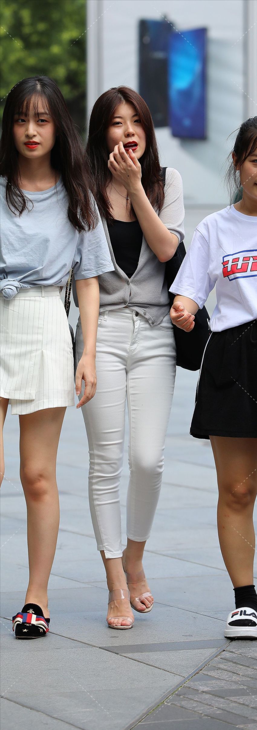 图片[3]-白裤的她最迷人-街拍流行馆
